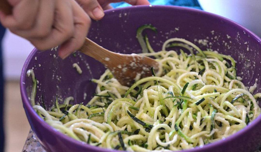 Espaguetis de calabacín con salsa Alfredo